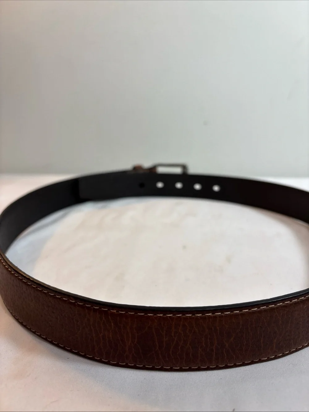 Columbia Men's Brown Leather Belt - Classic Casual Style. 1136